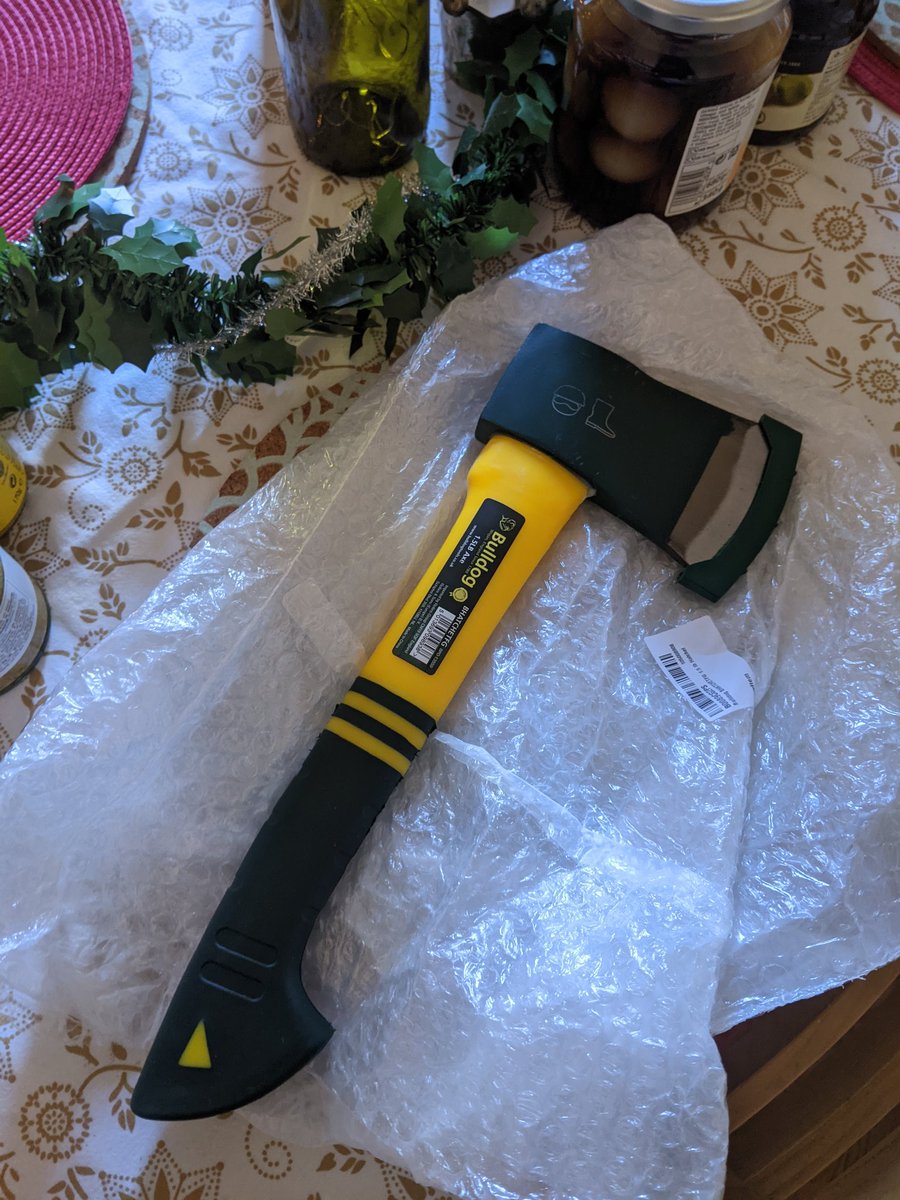 BarkPamphlet's tweet photo. Did anyone else get an axe? #choppersout https://t.co/Q2eKCc28ul