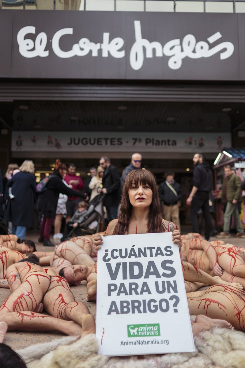 AnimaNaturalis's tweet photo. 🦊 📢 ¿CUÁNTAS VIDAS PARA UN ABRIGO?

Anualmente millones de animales son maltratados y asesinados en las #GranjasPeleteras.🩸

¡Los animales no deberían sufrir y morir por la moda!

ÚNETE a la acción 👉 https://t.co/XqX0DScryE

📍Madrid: 15 enero 2023
📍Barcelona: 22 enero 2023 https://t.co/0U7ok4FfsW