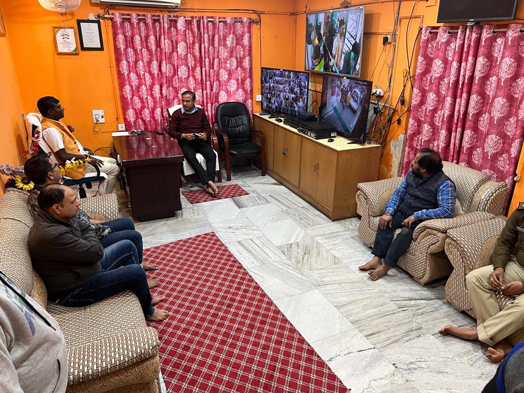देवघर उपायुक्त मंजूनाथ भजंत्री ने बाबा मंदिर का निरीक्षण कर विधि-व्यवस्था का लिया जायजा - Deoghar Deputy Commissioner Manjunath Bhajantri inspected the Baba temple and reviewed the law and order