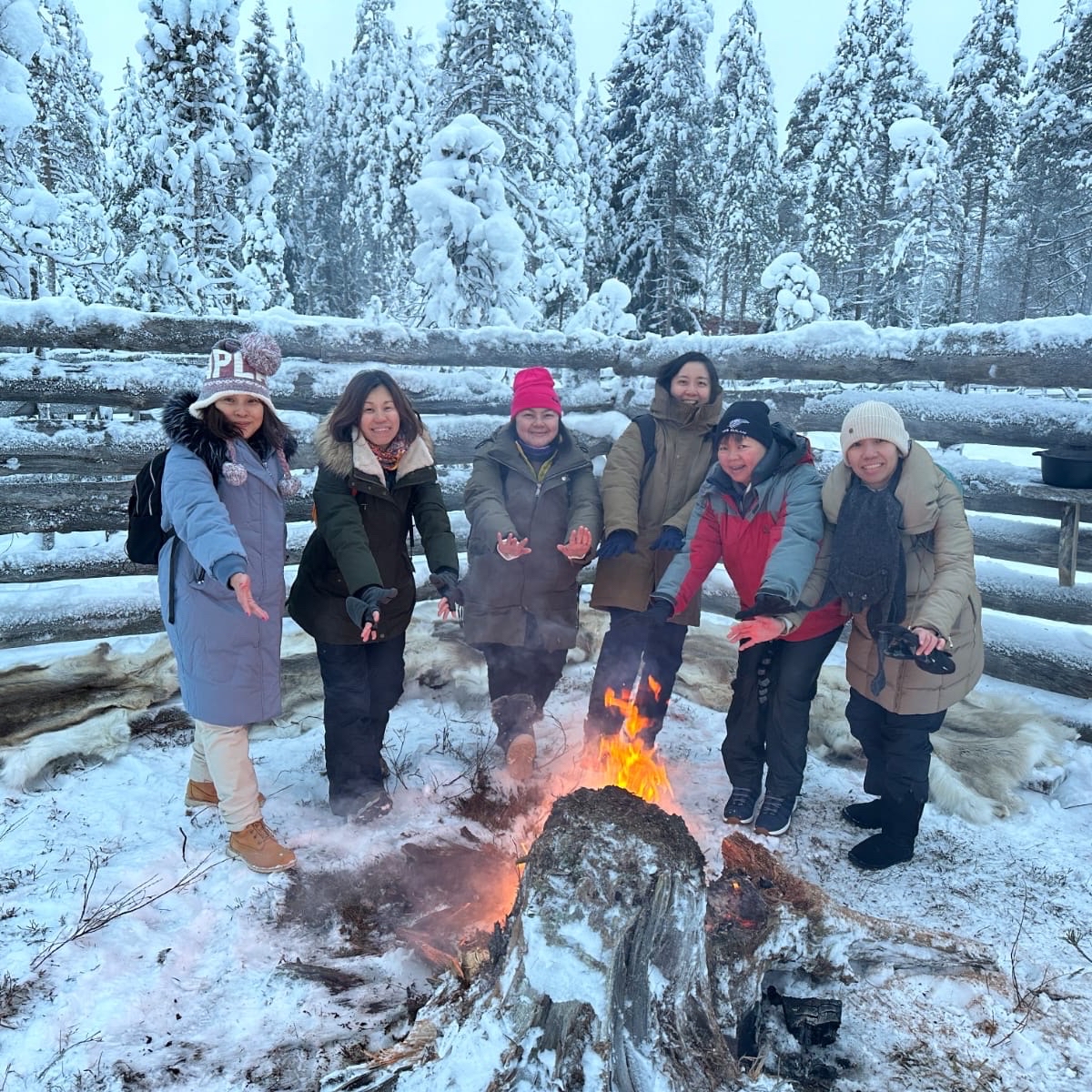 A very Merry Christmas to our YellowWood Adventurers in Finnish #Lapland today! Photo taken at Tina’s reindeer farm. 
yellowwoodadventures.com/adventures/fin…
Wishing you all a restful break and a healthy, happy &amp; prosperous New Year.