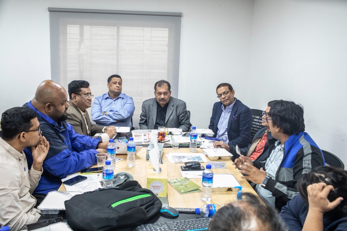 SJpapabear's tweet photo. A #BJIM envoy casually met with @BNPBdMediaCell members to discuss politics and upcoming polls in Dhaka. Photos: Sazzad Hossain https://t.co/YCzE4ywiJK