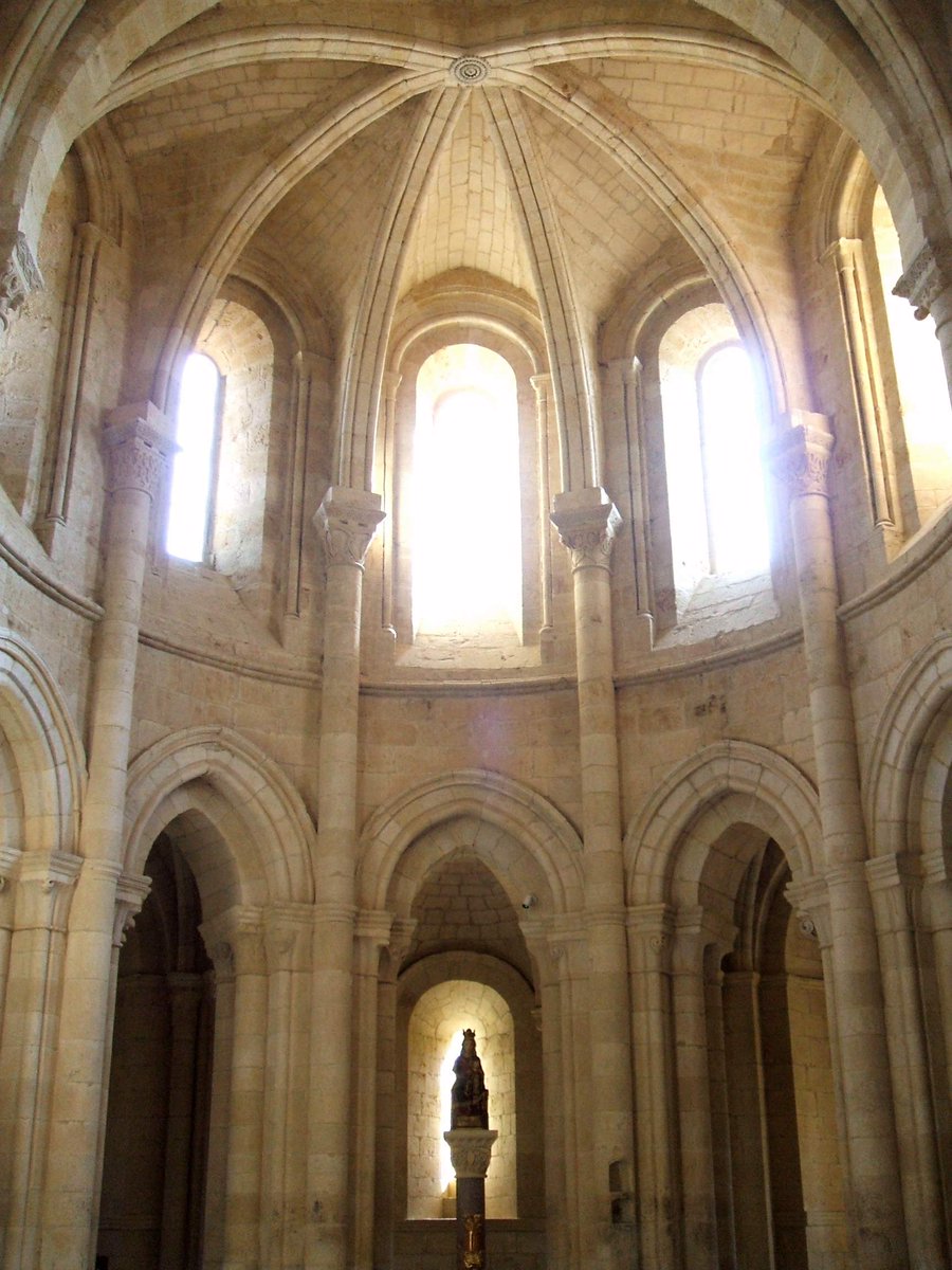 En el municipio leonés de #Gradefes, dentro del #CaminoVadiniense, destacamos el Monasterio de Santa María fundado en 1168, una de las joyas del arte cisterciense en la provincia de León

aytogradefes.es/municipio/gale…
 
#Xacobeo #CaminoDeSantiago #peregrinos #pilgrims