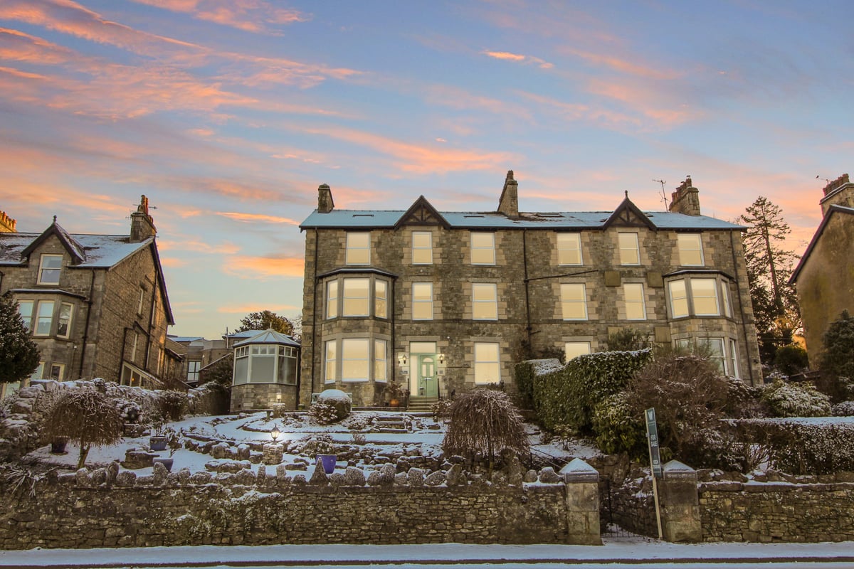 waterhouseea's tweet photo. #NewInstruction 4 bedroom property - Apartment 3, Willowfield,Arnside LA5 0BS. 

 Call us on 01524 760048 to book a viewing or view the full details here https://t.co/zu7FGnQOxn

#property #forsale #waterhouseestateagents #Arnside #propertiesofinstagram #househunting #Apartment https://t.co/yngBBxBO7R