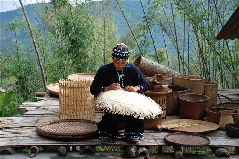 AmazingPuer's tweet photo. Lahu #Bamboo weaving is a traditional #handicraft with more than a thousand years history in Lancang county of SW #Yunnan’s #Puer. In August of 2009, the technique was selected into the Intangible cultural heritage list of Yunnan.
#HelloBamboo #GoodbyePlastic https://t.co/RaUlDs96PR