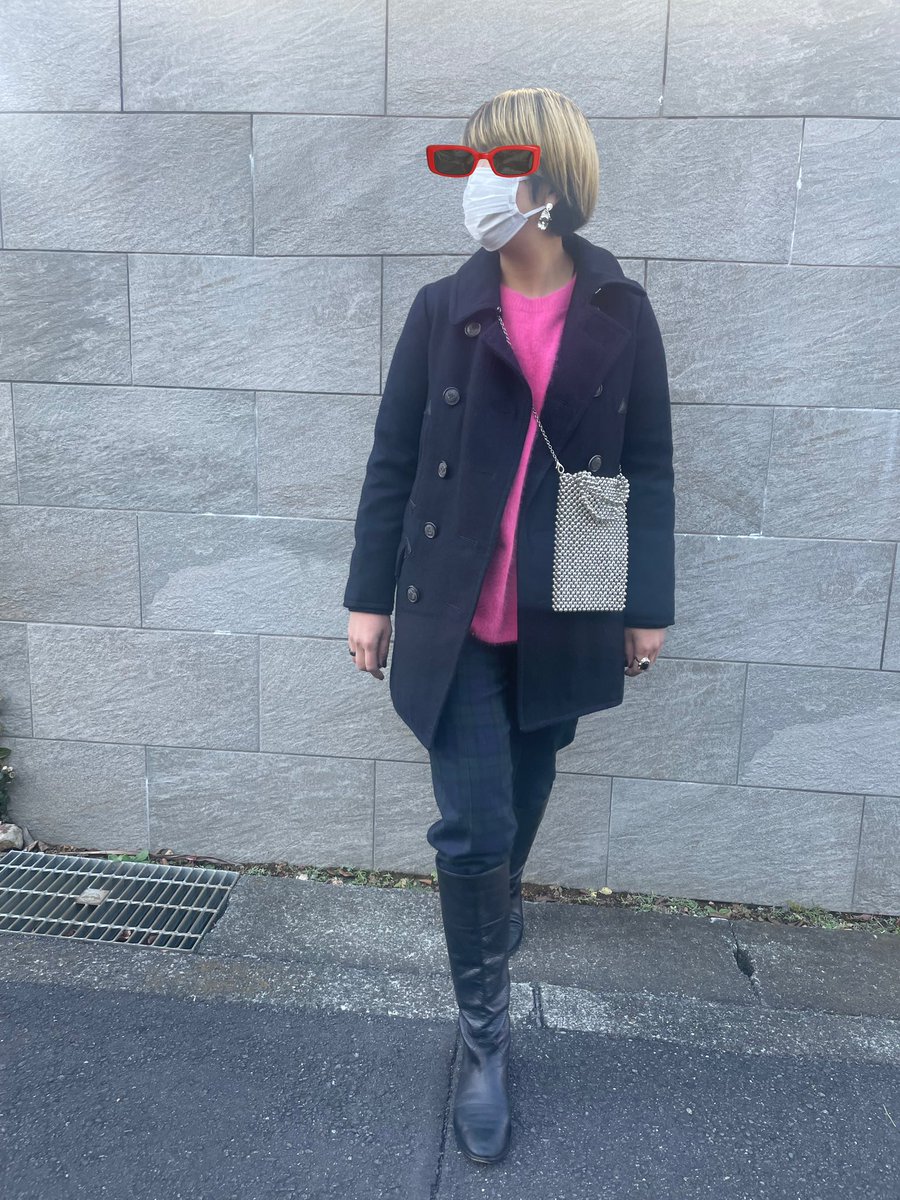 yumi220218's tweet photo. 「ピーコート」の「ピー」の語源が気になって調べたの。
①ピーヤッケル(オランダ語)と言う粗い毛織物で作ったから。
②パイロットジャケットから取った。
と諸説ある。
そして着てみた!
#ナイジェルケーボン
#DigniteCollier モヘア
#次の着画は木曜日👋
#それでは
#行っくよ〜月曜モード https://t.co/CHdx4yUmsO