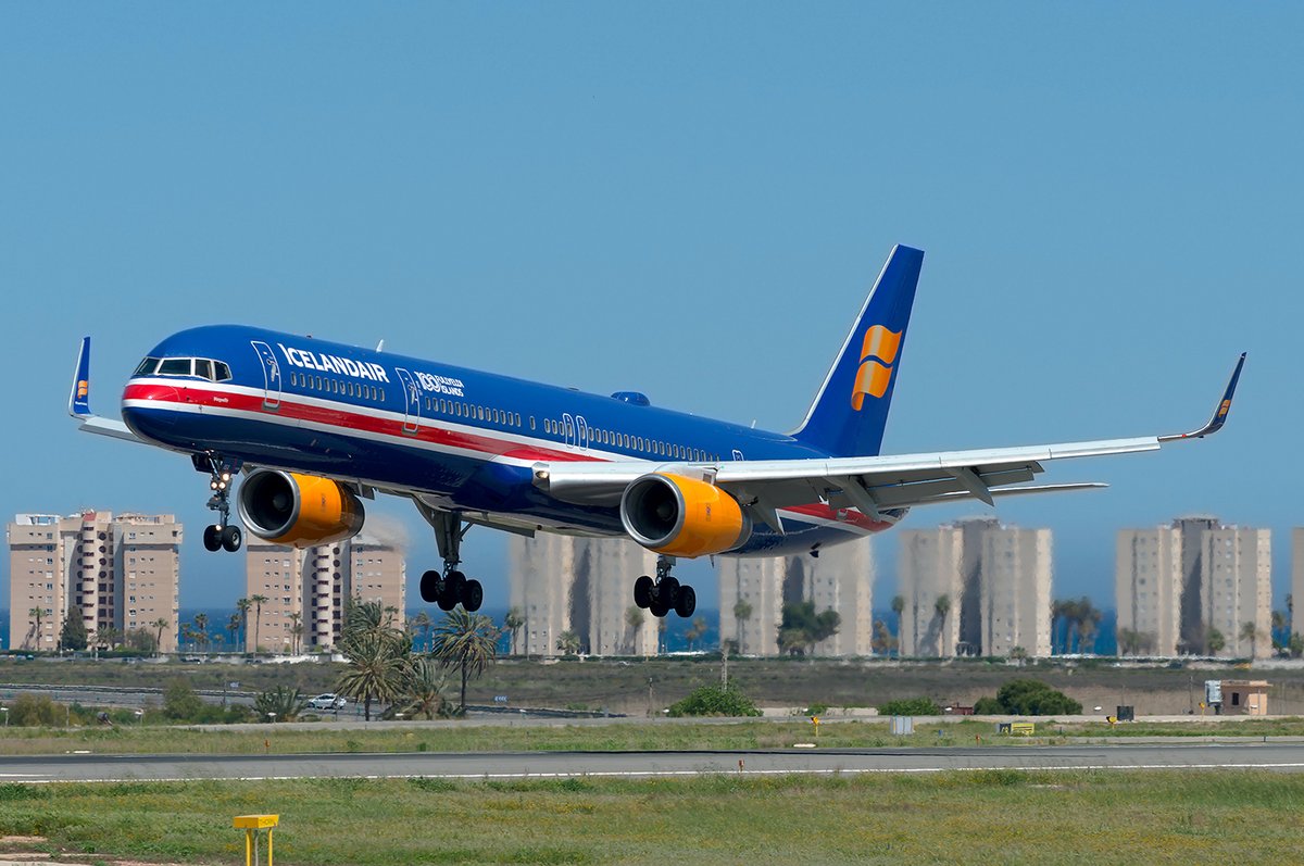 BOEING 757 at <a href="/ALC_Airport/">Aeropuerto Alicante-Elche Miguel Hernández</a> !!!

 🎉 "40th Anniversary Boeing 757" 🎊