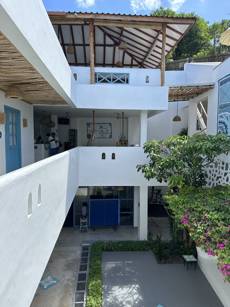 Pashatama's tweet photo. Eh mau rekomen hotel di Labuan Bajo siapa tau ada yang mau liburan ke sana atau ada yang extend abis Living on Board di Bajo. 

Namanya Seaesta. Lokasinya ga jauh dari Kampung Ujung tempat makan seafood. https://t.co/amTqnnQsfe