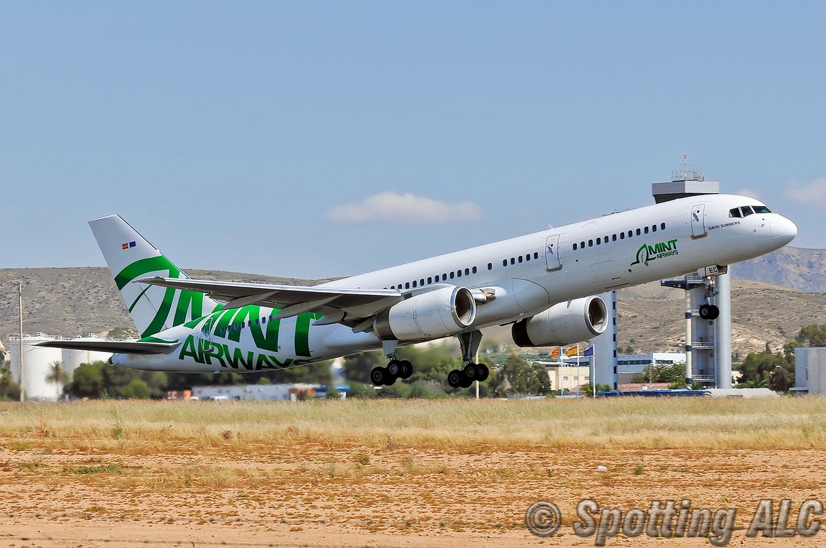 BOEING 757 at <a href="/ALC_Airport/">Aeropuerto Alicante-Elche Miguel Hernández</a> !!!

 🎉 "40th Anniversary Boeing 757" 🎊 (December 21, 1982).