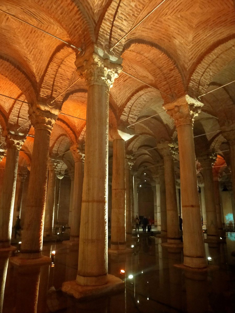 9. sınıf öğrencilerimiz, İstanbul'un su ihtiyacını karşılamak amacıyla yapılan Yerebatan Sarnıcı ile çeşitli kültürlere ait farklı eserlerin sergilendiği, Dünyanın en büyük müzeleri arasında gösterilen Arkeoloji Müzelerini ziyaret ettiler.