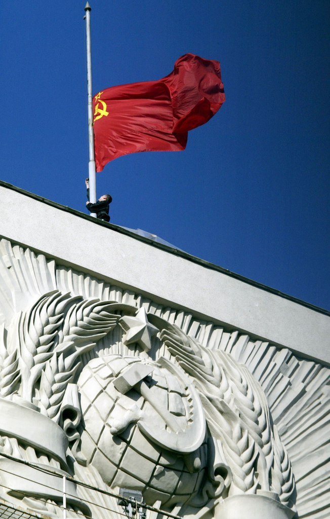 1917CCCP2's tweet photo. 7 Kasım 2003'de Duma'da Rusya Fedarasyonu bayragı bulundugu yerden indirildi...
Sonrasında Yoldaşımız Kızıl bayragı dalgalandırmıştı
...
#СССР #USSR #CCCP2
#Moskva #Russia #москва #Moscow https://t.co/KfDRzZEiBG
