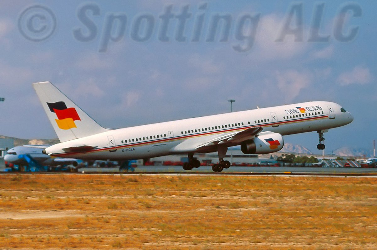 BOEING 757 at <a href="/ALC_Airport/">Aeropuerto Alicante-Elche Miguel Hernández</a> !!!

 🎉 "40th Anniversary Boeing 757" 🎊 (December 21, 1982).