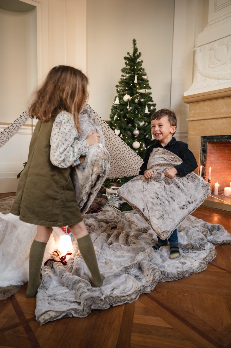 timdelz's tweet photo. Christmas-themed shooting for Miasun Fatboy 🎄🤍

#shooting #christmas #kids #tente #cabane #fun #photography #fatboy #family #gifts #lille #paris #marseille https://t.co/yDOI7SR4Gl