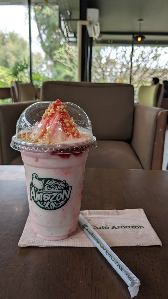NaimPieya's tweet photo. Aku jarang minum manis tapi bila masuk Thailand wajib lepak sini. Cafe ala ala Starbucks, harga ala ala Tealive 🤣
#AmazonCafe
#Hatyai https://t.co/iMTLzS4CQF