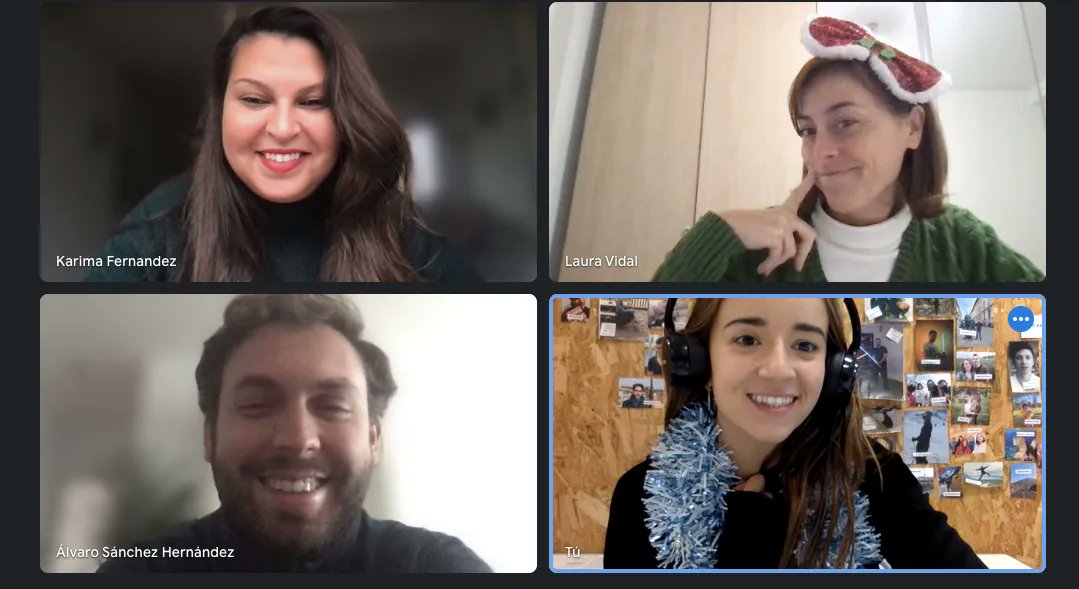Gamelearn's tweet image. Last video calls of the year with our holiday-themed attire! 🎅 🎁 It&apos;s so great to have colleagues who are always up for a laugh and some fun 🤗

#WeAreGamelearn