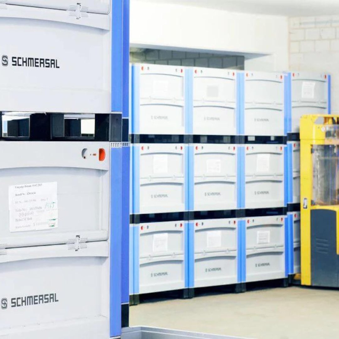 Schmersal tauscht Gitterboxen gegen #BITO SL 86 um eine kompaktere# Lagerung, größere #Mobilität und #Flexibilität umzusetzen. So wird es möglich, schwere Teile auf wenig Raum zu lagern und den #Materialfluss effizienter zu gestalten.