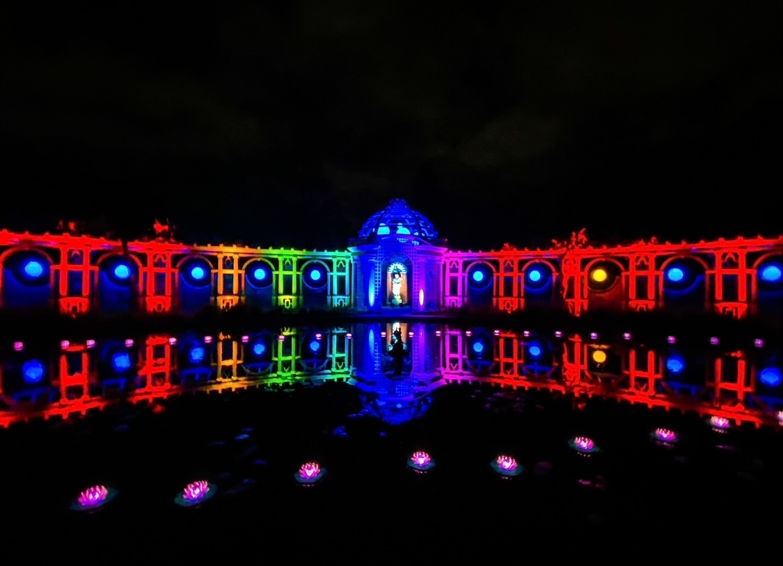 DiscoverLINY's tweet photo. ✨ Shimmering Solstice is open at @oldwestburygardens until January 1st! ✨
📸: @discoverlongisland
#discoverlongisland #whereyoubelong #longislandnewyork #longislandny #longisland #longislandholidays #longislandlights #oldwestburygardens #shimmeringsolstice #magicallights https://t.co/mCWwEuVS8a