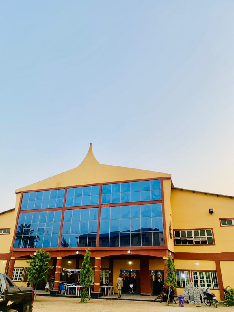 VOluwadarasimi's tweet photo. #DLConversations 
Deeper Life, Ilo-awela tollgate road, Ota, Ogun West region. My region and my retreat location🥰.
Let me see the picture of your main auditorium and location if its as beautiful as mine ☺️
#GCKinEkiti 
#GCKLiveinEkiti_22nd_27th_Dec2022 #GCk https://t.co/E3UjZEKBA6