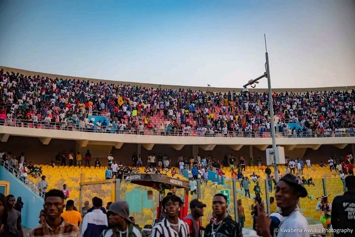 ShattaMathias's tweet photo. #BbcNews Ghana music Stage performance of Shatta Wale at the Freedom Concert 2022. 5:36 PM Photos by Kwabena Awuku Photography.
🐉🦋🤙🦋🐉 #Paaah #Sm https://t.co/Zd2SsqqhkM