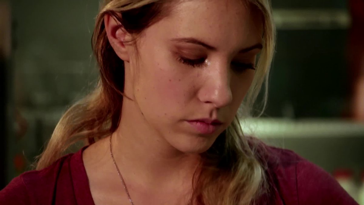 Leilabai's tweet photo. #AlexandraSwarens se está convirtiendo en una de mis referentes, Alex es guionista, directora, productora y actriz, pero ¿qué es lo que hace que sea tan destacable para mí? pues que todo lo que produce, dirige y escribe es de temática #lésbica. Abro 🧵 https://t.co/gs2Qn3jj1a
