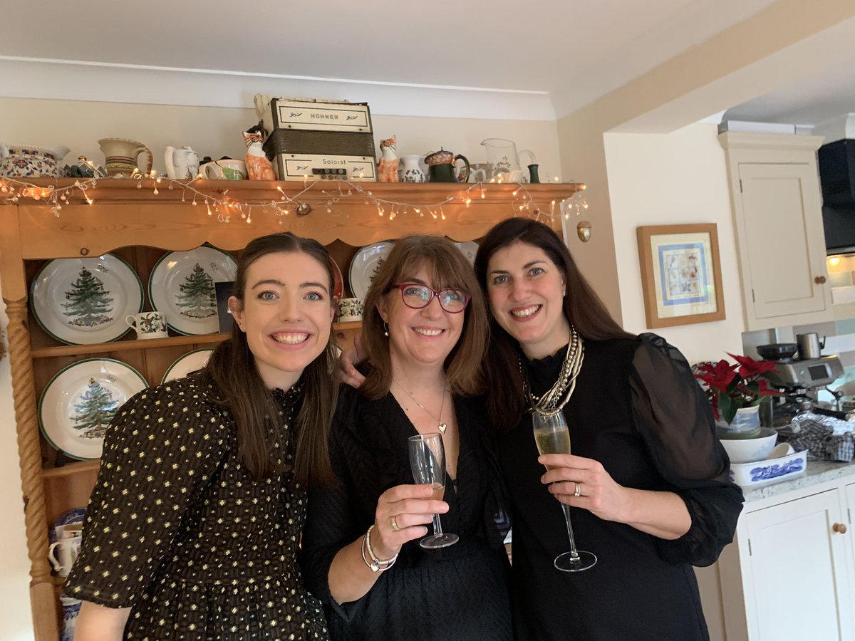 bevsteensma's tweet photo. Happy Christmas everyone ….have a great Boxing Day 🍾🥂 https://t.co/2DCKeo7iyy