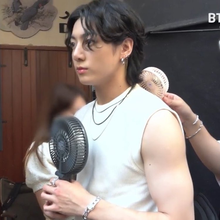 CloutNewsMedia's tweet photo. Jungkook of BTS in the behind-the-scenes footage for Dreamers 📸❤️

#jeonjungkook #jungkook #jk #bts #leftandright #dreamersbyjungkook #dreamers https://t.co/72Wi6we7zJ