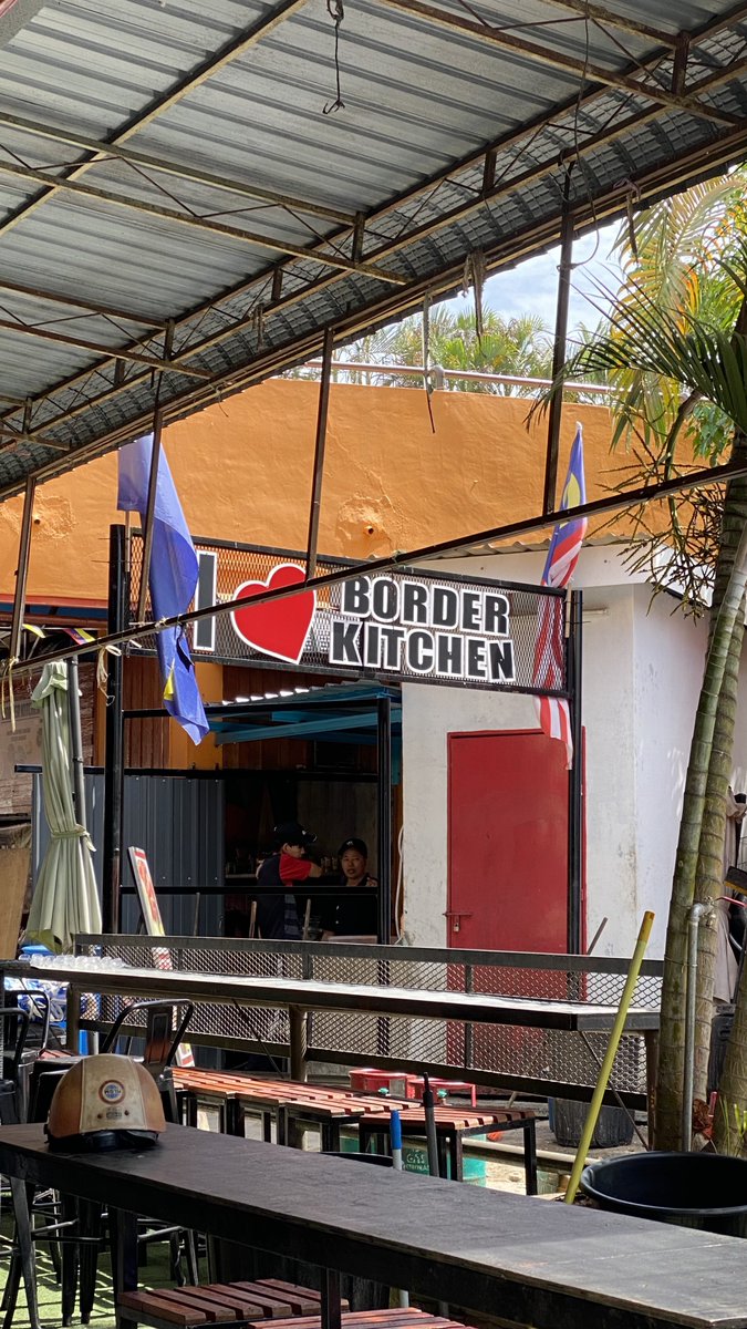 hzq_hzmn's tweet photo. @piisangoreng @qusyairisazali Bukit chabang..wang kelian viewpoint..border kitchen..tu ja sempat pi🤣 https://t.co/r2pa3ws90M