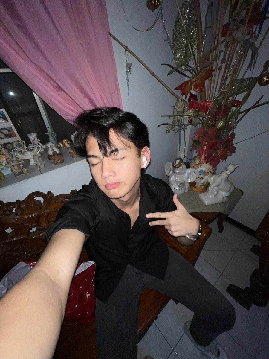 raeinhyer28's tweet photo. Uy si pogi pala to eh https://t.co/XVxALfq2Mt