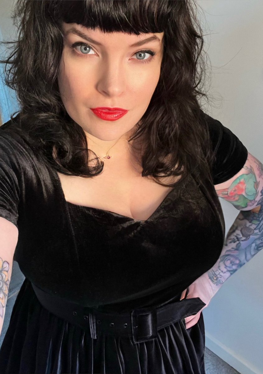 Jen Thomas on Twitter "Boxing Day dress up, complete with obligatory