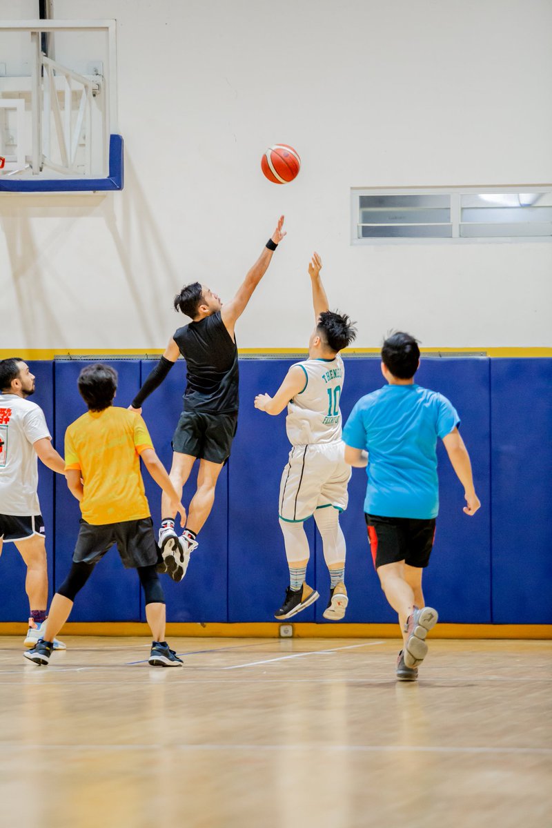 asaibrahim's tweet photo. Untuk tmn2 yg berusia 30 ke atas dgn aktivitas olahraga yg tidak rutin.

Sebaiknya menghindari olahraga high impact seperti basket/sepakbola.

Angka cedera/robek pd ligamen/tendon cukup tinggi, aplg jk kondisi tubuh gemuk,otot dan sendi kaku,jrg stretching
Apalagi jk usia >40 thn https://t.co/ODcKJXubE3