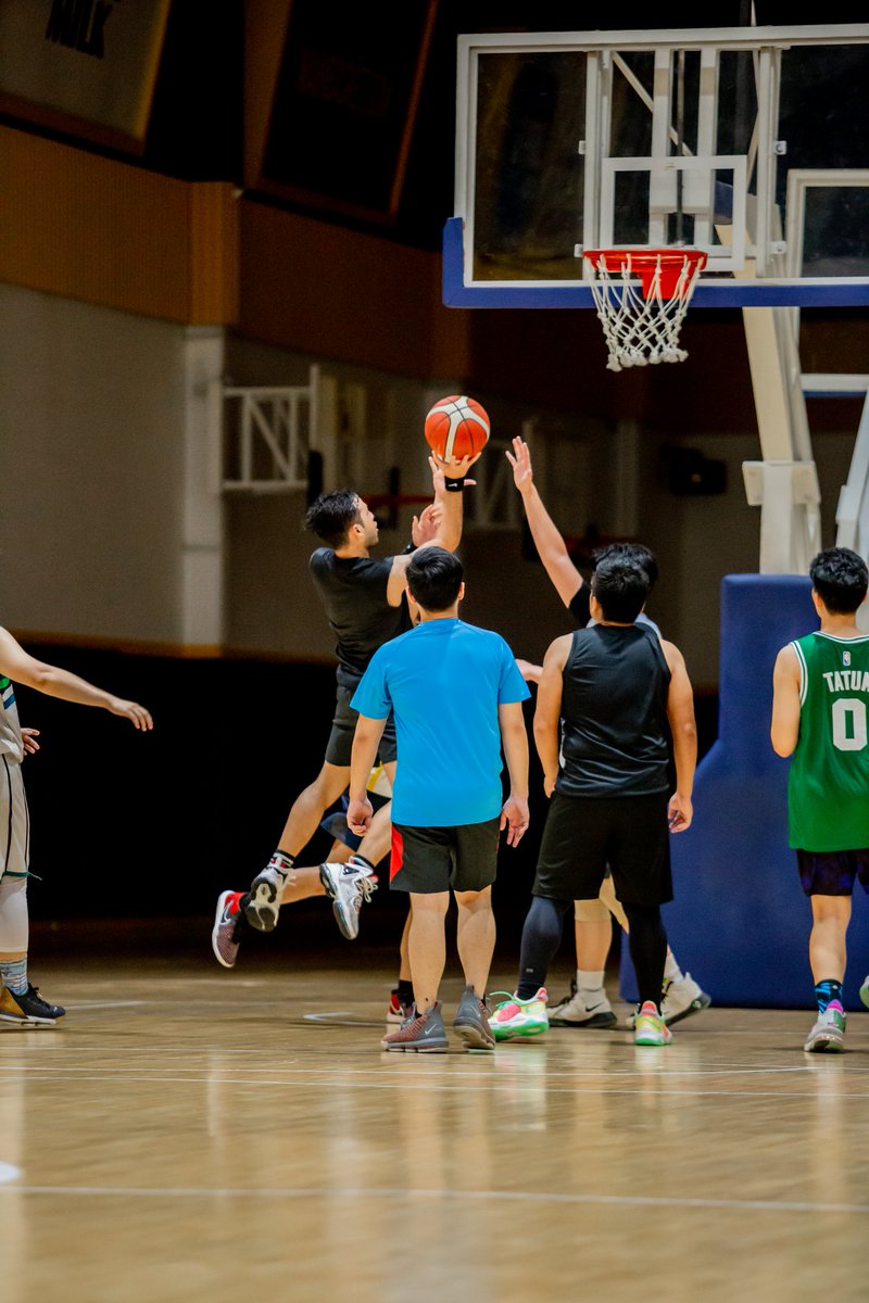 asaibrahim's tweet photo. Untuk tmn2 yg berusia 30 ke atas dgn aktivitas olahraga yg tidak rutin.

Sebaiknya menghindari olahraga high impact seperti basket/sepakbola.

Angka cedera/robek pd ligamen/tendon cukup tinggi, aplg jk kondisi tubuh gemuk,otot dan sendi kaku,jrg stretching
Apalagi jk usia >40 thn https://t.co/ODcKJXubE3