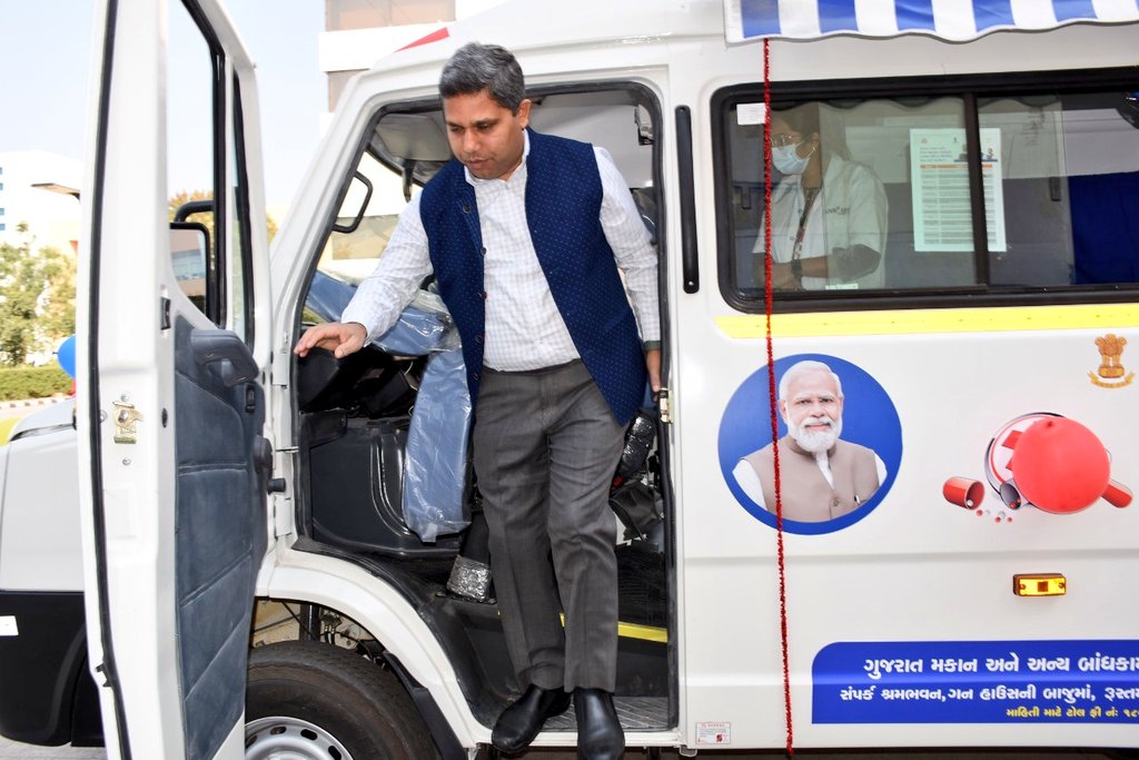 Collector & District Magistrate, Arvalli (@collectorarv) on Twitter photo જિલ્લામાં ફાળવેલ ધન્વંતરી આરોગ્ય રથને જિલ્લા સેવા સદનથી લીલી ઝંડી આપી રથને પ્રસ્થાન કરાવ્યું ધન્વંતરી આરોગ્ય રથ દ્વારા શ્રમિકોને નિશુલ્ક તબીબી સારવાર યોજનાકીય લાભોની જાણકારી બાંધકામ સાઈડ,કડિયાનાકા અને શ્રમિક વસાહતો સુધી નિશુલ્કમાં પહોચાડવામાં આવશે.<a href="/CMOGuj/">CMO Gujarat</a> <a href="/pkumarias/">Pankaj Kumar</a> <a href="/nkmeenaias/">Dr.Narander kumar Meena, IAS</a> જિલ્લામાં ફાળવેલ ધન્વંતરી આરોગ્ય રથને જિલ્લા સેવા સદનથી લીલી ઝંડી આપી રથને પ્રસ્થાન કરાવ્યું ધન્વંતરી આરોગ્ય રથ દ્વારા શ્રમિકોને નિશુલ્ક તબીબી સારવાર યોજનાકીય લાભોની જાણકારી બાંધકામ સાઈડ,કડિયાનાકા અને શ્રમિક વસાહતો સુધી નિશુલ્કમાં પહોચાડવામાં આવશે.<a href="/CMOGuj/">CMO Gujarat</a> <a href="/pkumarias/">Pankaj Kumar</a> <a href="/nkmeenaias/">Dr.Narander kumar Meena, IAS</a>