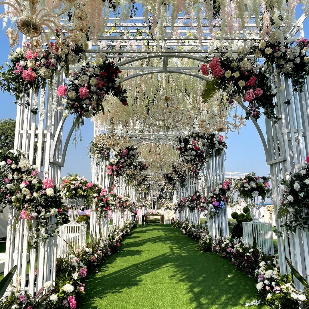 Beautiful entrance filled with traditional flowers and modern blooms creates a surreal, ethereal environment🌸✨

#SamaniDecors  #decoration #decoroftheday #samanidecorideas #themedecor #colouroftheday