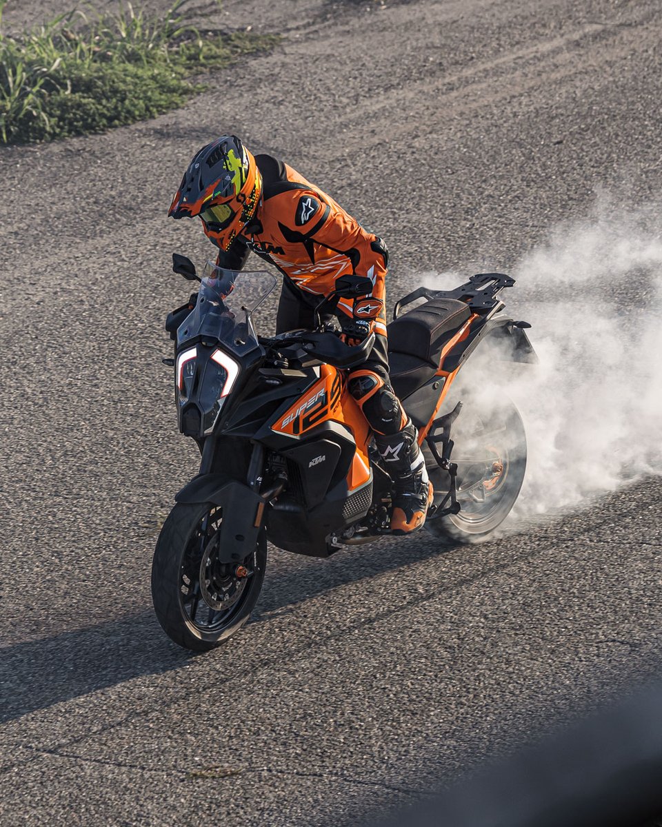 KTM_UK's tweet photo. Boxing Day burnouts, featuring the 1290 Super Adventure S.
Come on, you've had enough turkey and TV! Get up, get out and #GetReadyToRace!
Follow the link to find out more about the 2023 1290 Super Adventure S - https://t.co/KAwilMk4Wk
#KTM #ReadyToRace #KTM1290SuperAdventureS https://t.co/H1wXi7SJBq