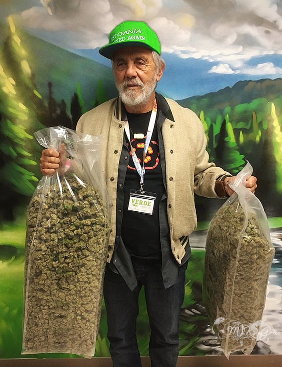 M1K3Grow's tweet photo. @Herbworthy @tommychong @Herbworthy @tommychong "Make Ganja Great Again" https://t.co/PGrZ5BJnGd