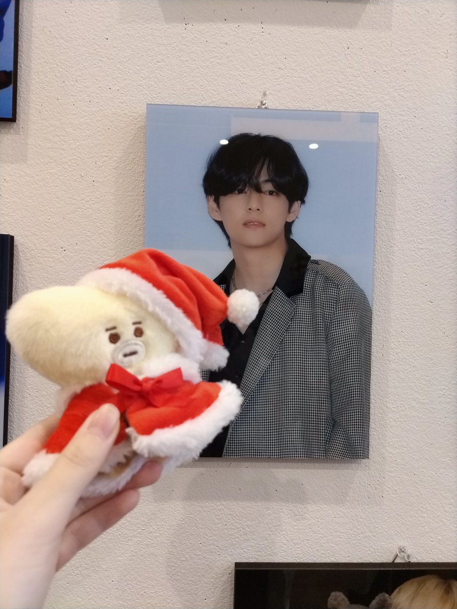 昨日、ｸﾘｽﾏｽに展示会🎄✨とっても嬉しかったです💜しかもはじめての展示会🥹素敵なテテちゃんいっぱいで感動しました💚ありがとうございました🥰 @purplerainv1230 様 @realiser_131_ 様