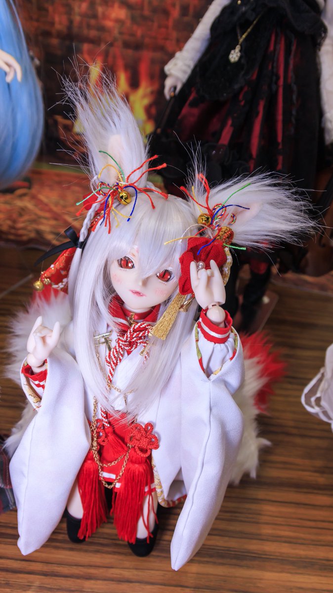 miko0829miko's tweet photo. くりすます〜?の服装何がいい?
って聞かれたから、赤と白ぽいのって言ったらこうなったら
正月にしか見えない
#DOF19
#福狐ドールライフ https://t.co/3tkmMDNLWm
