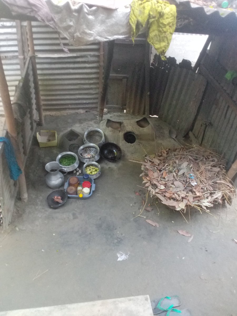 কেউ কি আছো এরকম মাটির চুলায় রান্না করছো?