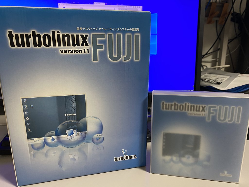 DD_samidare_kai's tweet image. とある事情(笑)でWindows2000のパッケージを探していたら発掘された副産物。
今でこそRedHatその他多くの商用ディストリビューションがありますが、昔はコレしか無かったのです。(^^;
今はもう手元にありませんが、Ver1.0のパッケージは怪しさ炸裂してて手放したのを後悔しています。🤣
#TurboLinux