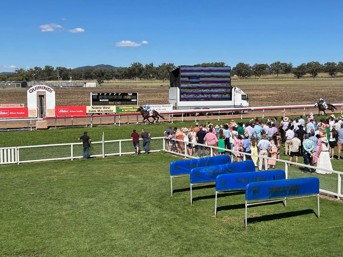 QuirindiJC's tweet photo. Great day for the Boxing Day Races @QuirindiJC Wonderful to see such a big crowd in attendance and some stunning fashions on the field contestants get behind our iconic meeting ☀️🐎🥂 https://t.co/ydPiR9svkt