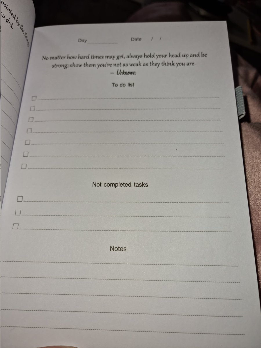 Jacqueline1279's tweet image. Perfect gift from my sister, I do love a to do list. Also a quote everyday to motivate and inspire. #smartplanner