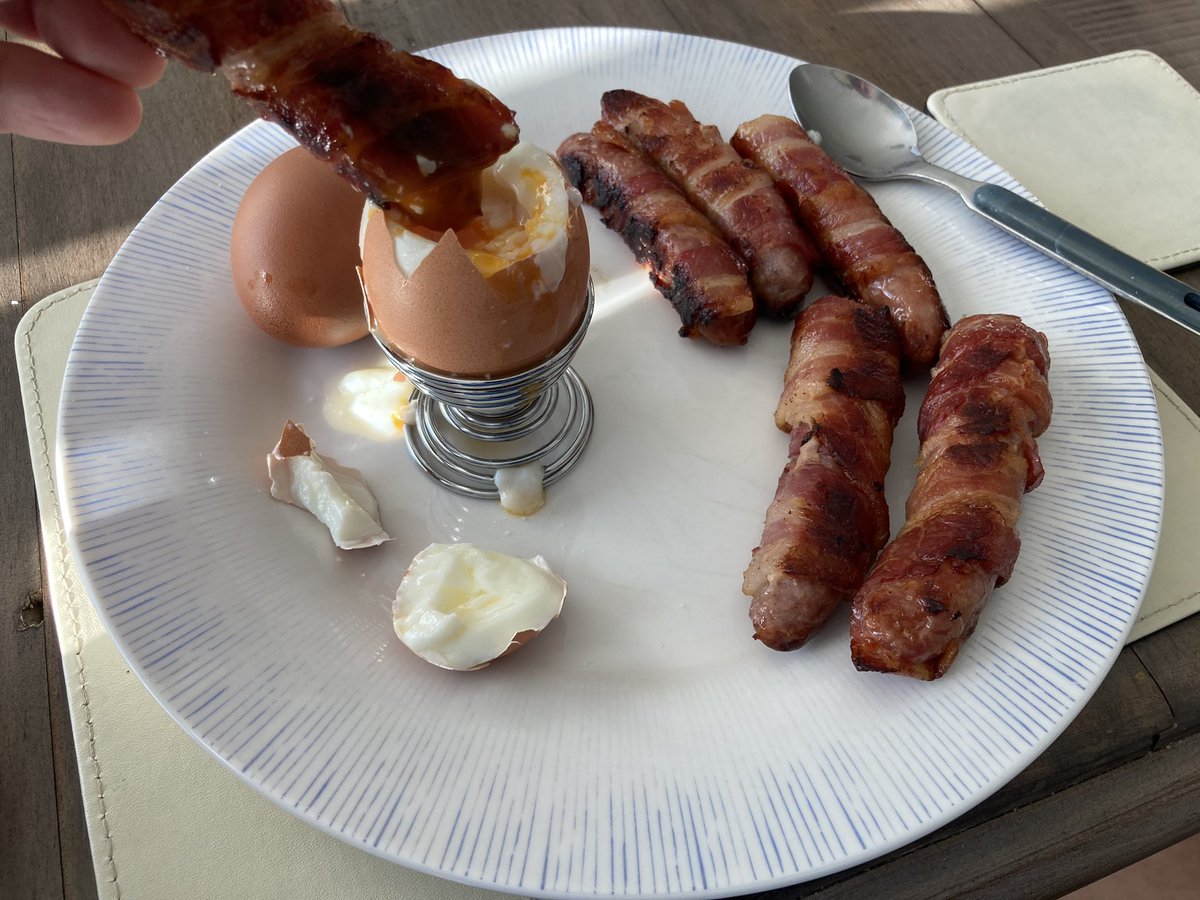 MichaelGarmston's tweet photo. If you’ve got leftover pigs in blankets reheat and serve with dippy eggs!!! You can all thank me later 😂😂🥚🥓 #boxingdaytips #pigsinblankets https://t.co/b3uZQObdwo