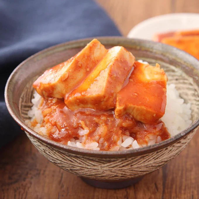 コチュジャンなどによる味付けでご飯がすごく進みそう！簡単作業ばかりで作れる「お豆腐」レシピ！