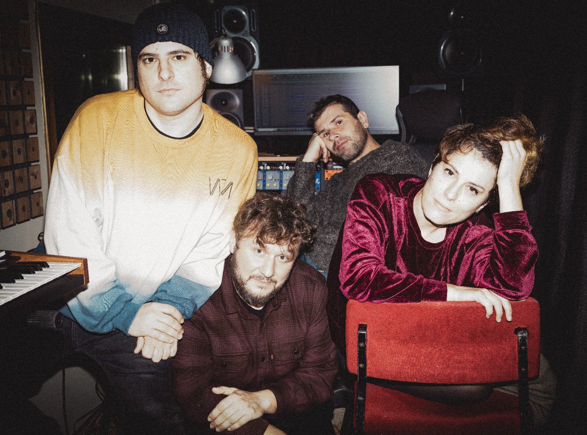 TRIÁNGULODEAMORBIZARRO tweet media