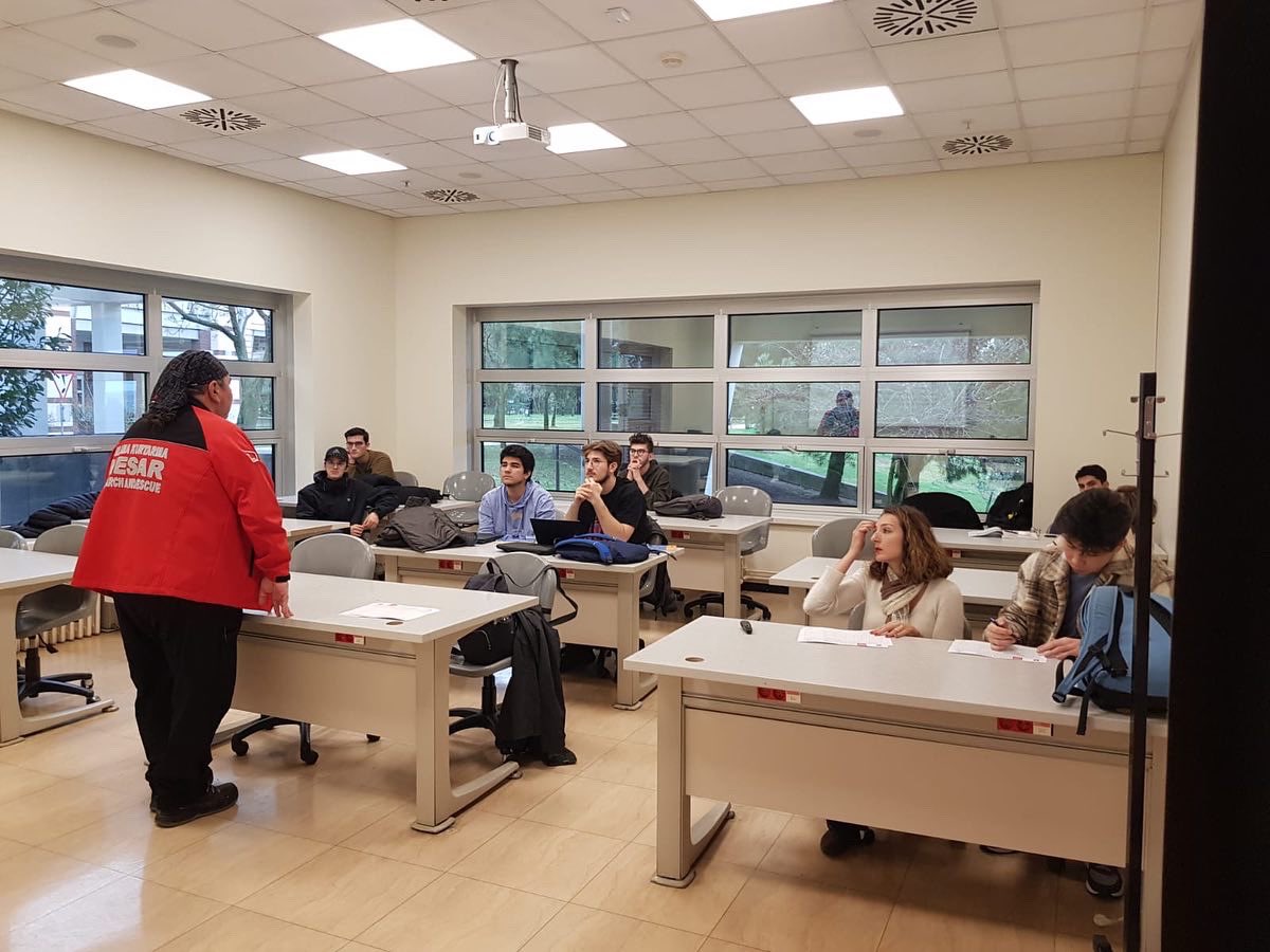 NESAR_SAR's tweet photo. Afet Gönüllüleri Projesi Kapsamında Eğitimlere Devam Ediyoruz

@ibbAkom @AKUT_Vakfi 

#nesaregitimde #ibbakom #akutvakfı #istanbul #afetgönüllüleri https://t.co/1REGSEOj1Q