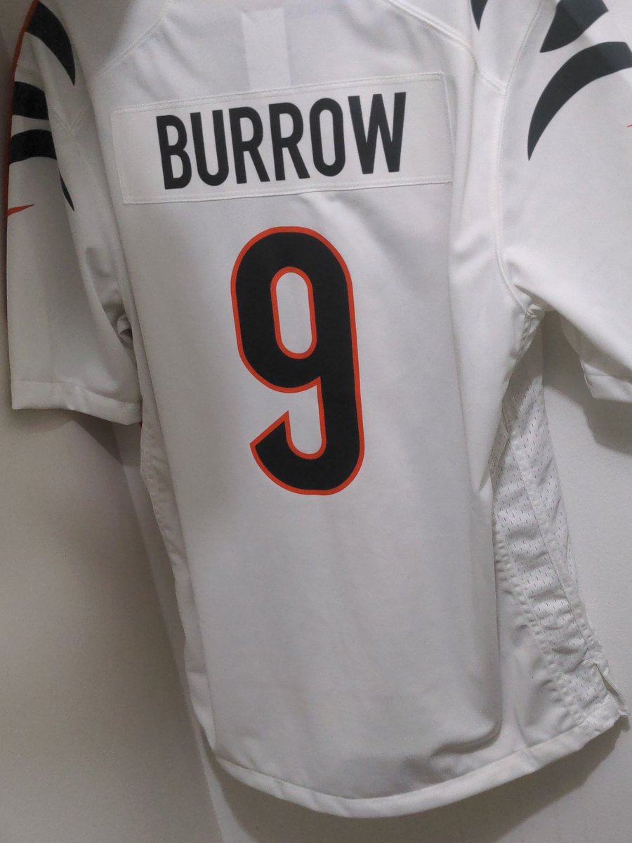 Shout-out to my sister for the Christmas gift. Finally got a <a href="/JoeyB/">Joey Burrow</a> jersey. 🙌🏼