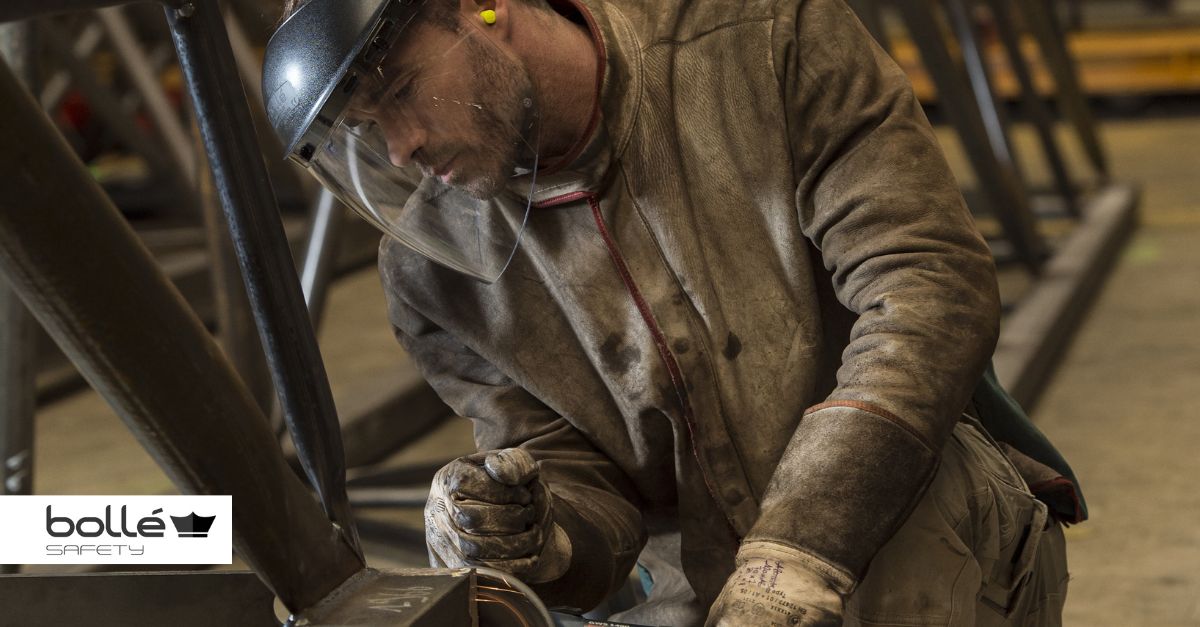 SPHERE is the face shield which provides ultra protection and practicality against electrical short circuit arcs, thus giving ultimate protection for your full face. Discover here: bolle-safety.com/industrial/fac…