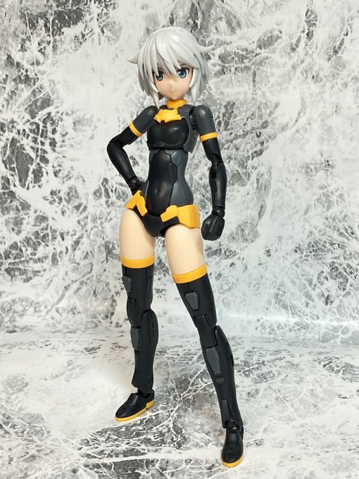 30MSリシェッタ組みましたのよ。なるほどこれがバンダイの美プラかぁ。顔もカワイイしよく出来てますわ😊できれば平手も付いててほしかったけどハンドパーツ買うしかないか。 