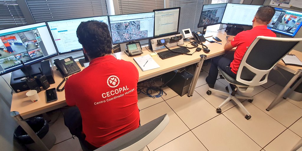 CECOPALSC's tweet image. Desde primera hora se trabaja en labores de coordinación y atención de incidencias en @CECOPALSC reforzando los servicios tras la activación del #PEMU de @santacruz_ayto