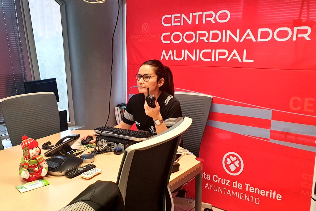 CECOPALSC's tweet image. Desde primera hora se trabaja en labores de coordinación y atención de incidencias en @CECOPALSC reforzando los servicios tras la activación del #PEMU de @santacruz_ayto