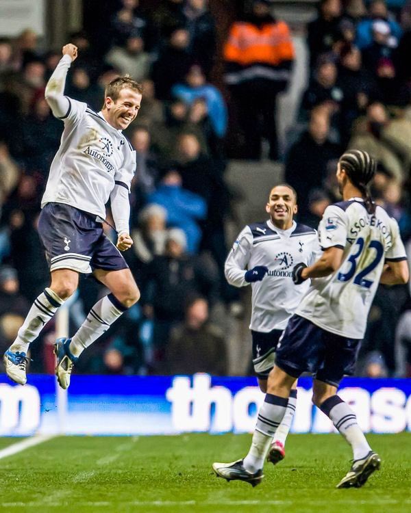 Rafael van der Vaart (@rafvdvaart) on Twitter photo Boxing Day 🎅!
#OnThisDay in 2010 I came back strong from my injury by making 2️⃣ goals at Villa Park 💪
Good luck today, <a href="/SpursOfficial/">Tottenham Hotspur</a> #COYS Boxing Day 🎅!
#OnThisDay in 2010 I came back strong from my injury by making 2️⃣ goals at Villa Park 💪
Good luck today, <a href="/SpursOfficial/">Tottenham Hotspur</a> #COYS